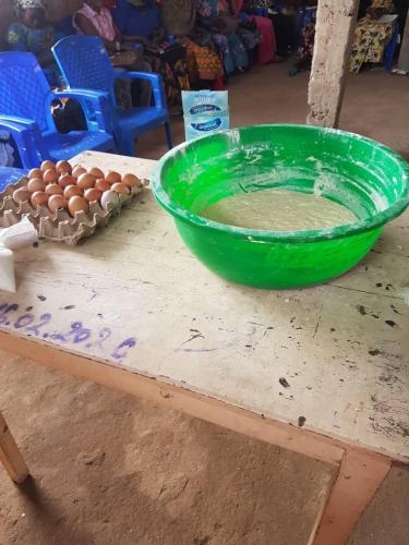 Formation des femmes veuves et vulnerable sur la cuisson des beignets